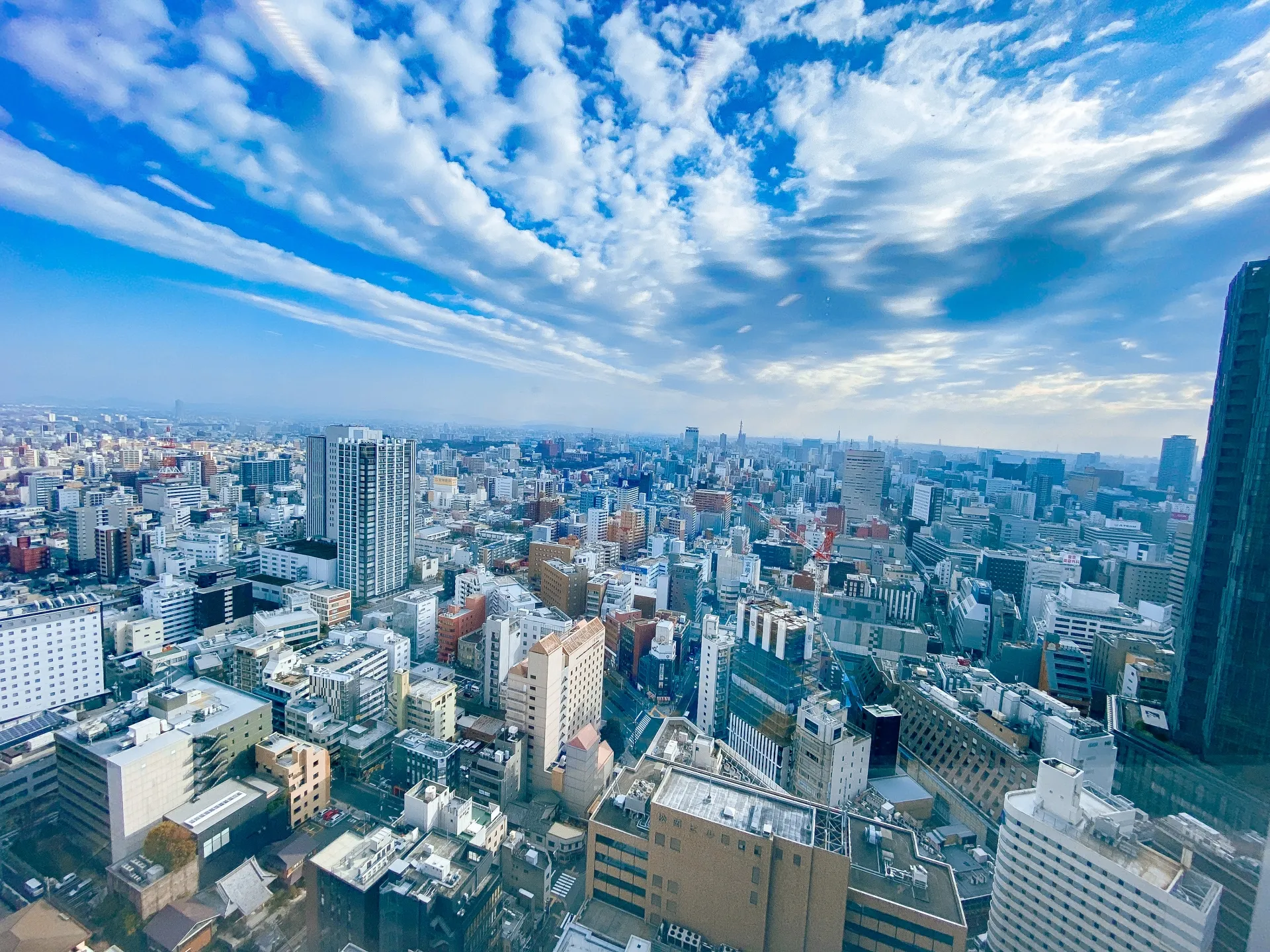 名古屋駅周辺の高層ビルと名古屋市の市街地の眺め