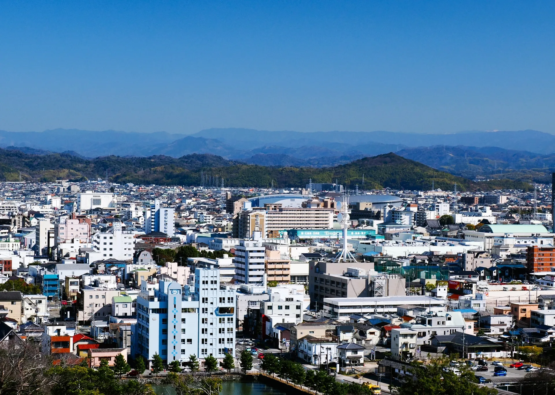和歌山県の街並みと自然の風景